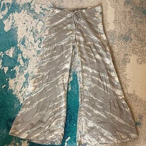 Wearables flare teared pants small